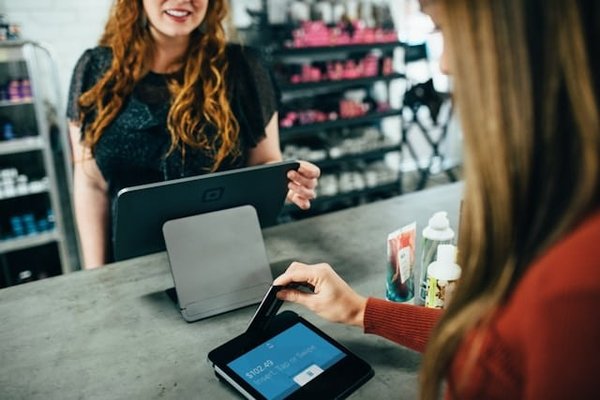 Quelles méthodes innovantes pour former les employés à la gestion des émotions en clientèle ?