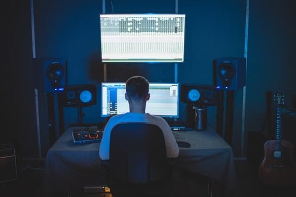 Quelles sont les implications légales de la gestion des droits d'auteur pour les plateformes de streaming musical ?