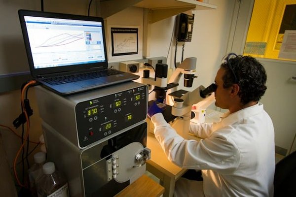 Quels sont les enjeux juridiques de l'utilisation de l'intelligence artificielle dans les diagnostics médicaux en entreprise ?
