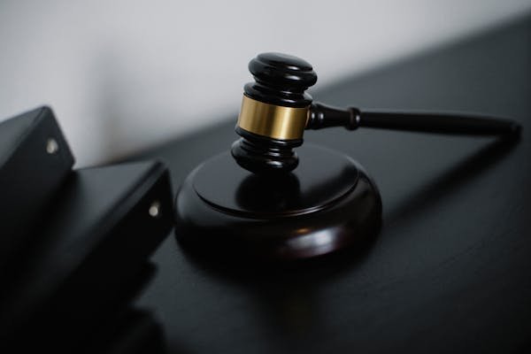 Naviguez les enjeux commerciaux avec un avocat en droit commercial